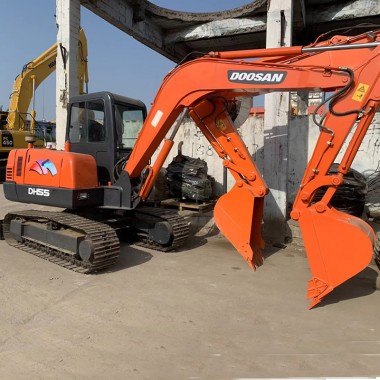 Used Mini Excavator Doosan DH55.jpg